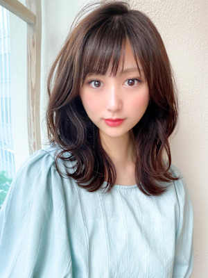 シースルーぱっつん前髪で結んでかわいいフェイスレイヤー