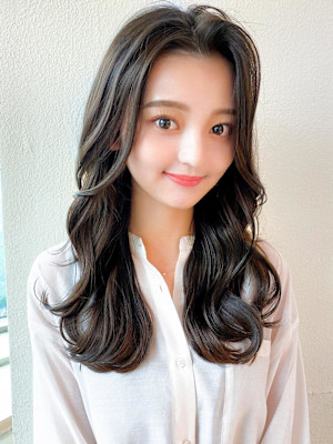 30代小顔に見えるくびれヘアレイヤー × オリーブグレージュ