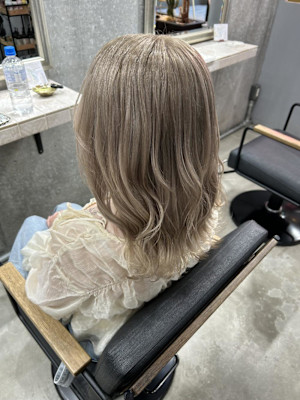 ホワイトベージュ