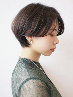 ひし形ショート マロンブラウン センターパート 透明感カラー