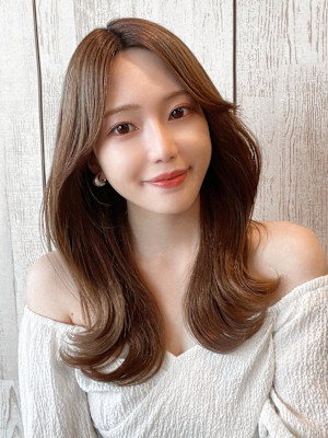 大人かわいいくびれヘアセミロング × ミルクティーベージュ