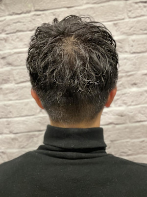 ツーブロックショート×緩アイロンパーマ