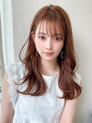 2wayバングでイメチェン！顔まわりレイヤーくびれヘアが人気