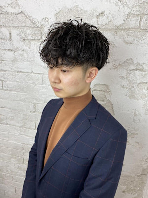 マエニサガリマッシュ/スパイラルパーマ/前下がり