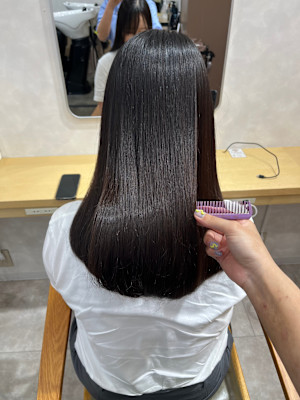 髪質改善ストレートで艶髪に