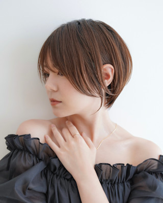 大人可愛い20代30代40代黒髪前下がりショートボブ丸みショ