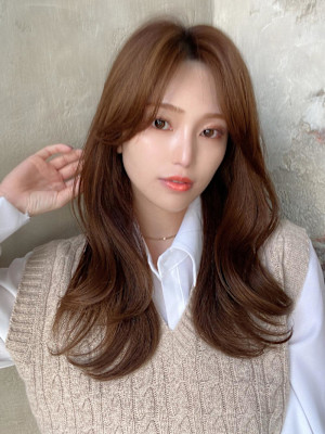 大人かわいいくびれヘアセミロング × ミルクティーベージュ