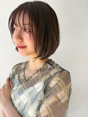 内巻き前下がりボブ