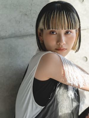 スーパーワイドバング×フェイスフレーミングカラーのモードボブ