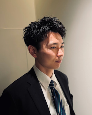 ビジネスシーンにも馴染む！ラフピンパーマショート