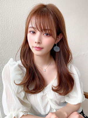 大人かわいいくびれヘアセミロング × ミルクティーベージュ