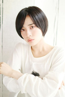 おろし流しのツヤ感ショート