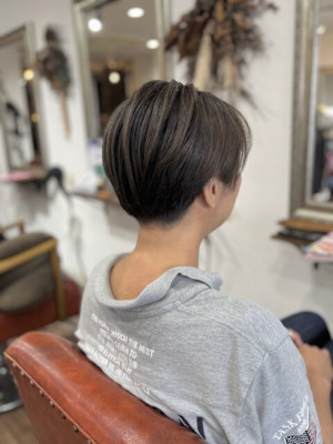 ばっさりイメチェン刈り上げショートヘア