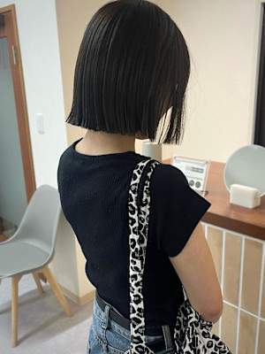 透明感グレージュ×ぷつっとボブ