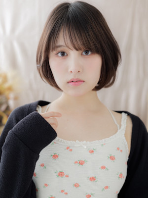 斜めバング暗髪ひし形小顔丸みショートボブ　マロンベージュ