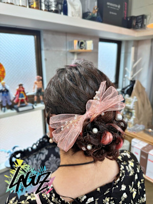 【ヘアセット】 ピンクリボンで華やかさを添えたパールアレンジ