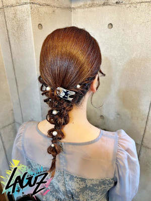 【ヘアセット】　綺麗めシルエットの面と編み下ろしホウキヘア