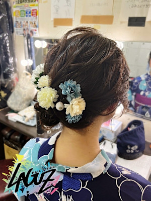 【ヘアセット】 浴衣に合う ゆるふわまとめ 花飾り付き