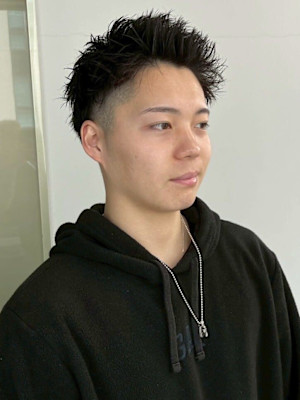 アップバング 刈り上げ ツーブロック スパイキーショート