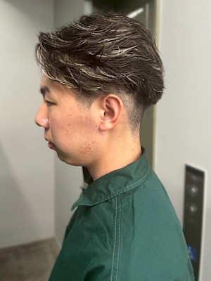 ハイライト シルバーグレージュ ツーブロック 韓国風パーマ