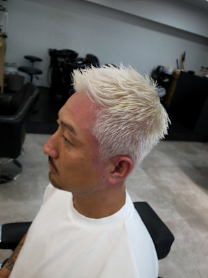 ハイトーンホワイトスパイキーショートテーパーフェード/渋谷