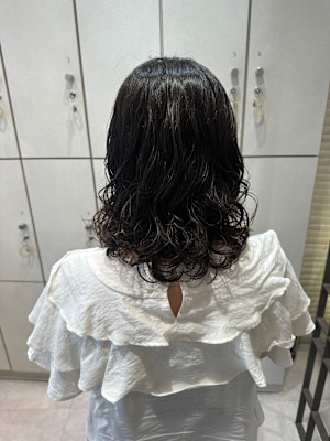 20代30代朝楽ミディアムニュアンスパーマ×渡辺りん