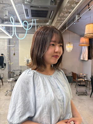 ステップボーンカットミディアムレイヤー/くびれヘア