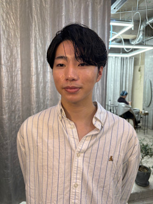 ステップボーンカットメンズヘア/センターパート