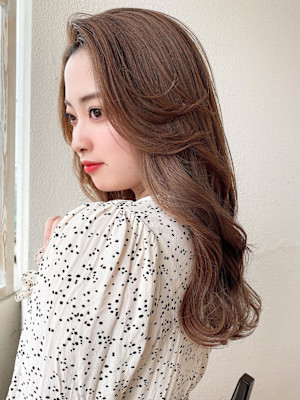 30代小顔に見えるくびれヘアレイヤー × オリーブグレージュ