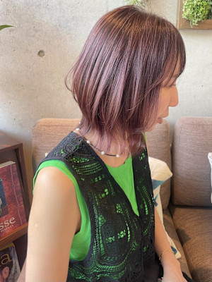 外ハネピンクで大人の柔らかさ