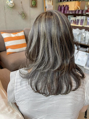 透明感、個性派ハイライトカラー