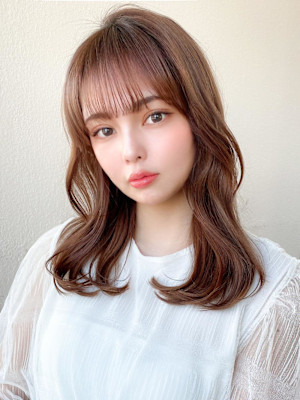 2wayバングでイメチェン！顔まわりレイヤーくびれヘアが人気