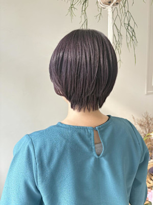 《花屋併設の美容院》ショート×紫カラー
