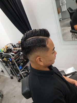 バーバーハードパートスキンフェードアイロンパーマ/渋谷