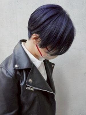 #ダークブルーヘアカラー　#前下がりショート