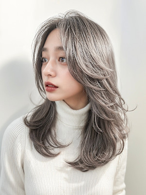 透明感ブリーチ♪アッシュベージュ×外ハネレイヤー