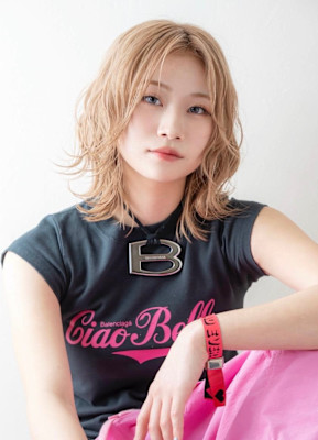 艶髪ハイトーン♪韓国風レイヤー×ウェーブ巻き