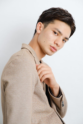 クラシカルなオールバック風スタイル