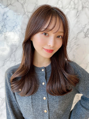 大人かわいいくびれヘアセミロング × ミルクティーベージュ