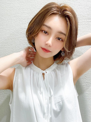 30代40代に人気の大人かわいい前髪ありのくびれショート