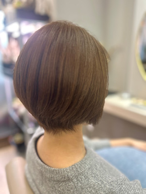 後ろ姿も綺麗なショートスタイル♪