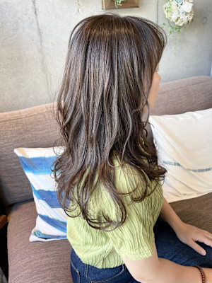 柔らかく透けるオリーブカラー