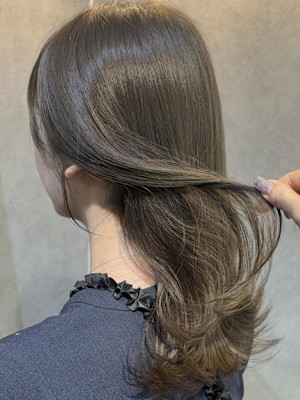 ○赤みを抑えることのできるベージュカラー