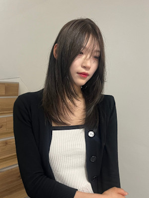 レイヤーカットミディアムレイヤーオリーブベージュ艶髪