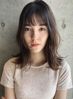 【ANDREY】くびれレイヤーセミロング