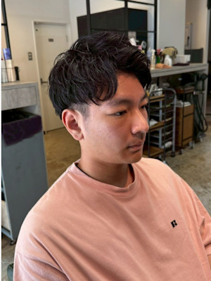 ツーブロック　刈り上げ　アップバング　束感　メンズショート　