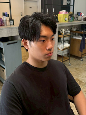 アップバング　束感　ツーブロック　刈り上げなし 