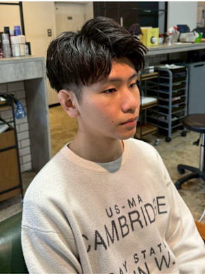 アップバングショート　束感　ツーブロック　刈り上げ　