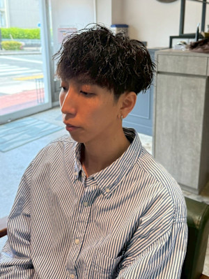 ツイストスパイラル　ツーブロック　刈り上げ　ショートマッシュ