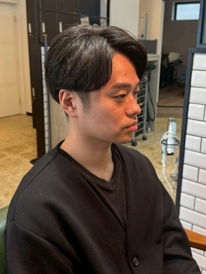 毛流れセンターパート　ニュアンスパーマ　ツーブロック　